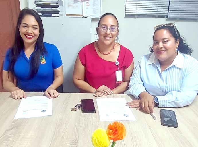 Bureau Traimerdia Aruba y bestuur Sonrisa a firma convenio