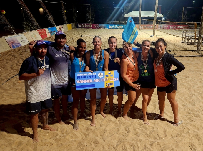 Atletanan di Beach Tennis a regresa Aruba cu varios medaya di oro