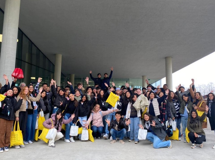 Grupo di studiantenan di Colegio Arubano a bishita Universiteit di Utrecht