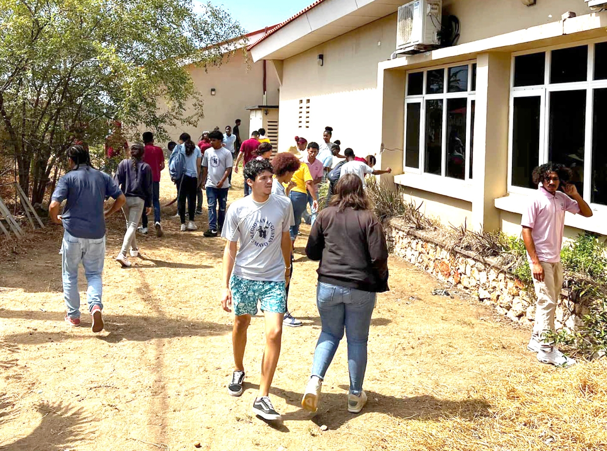 Tabatin exitoso Buscamento di Webo na Colegio San Augustin