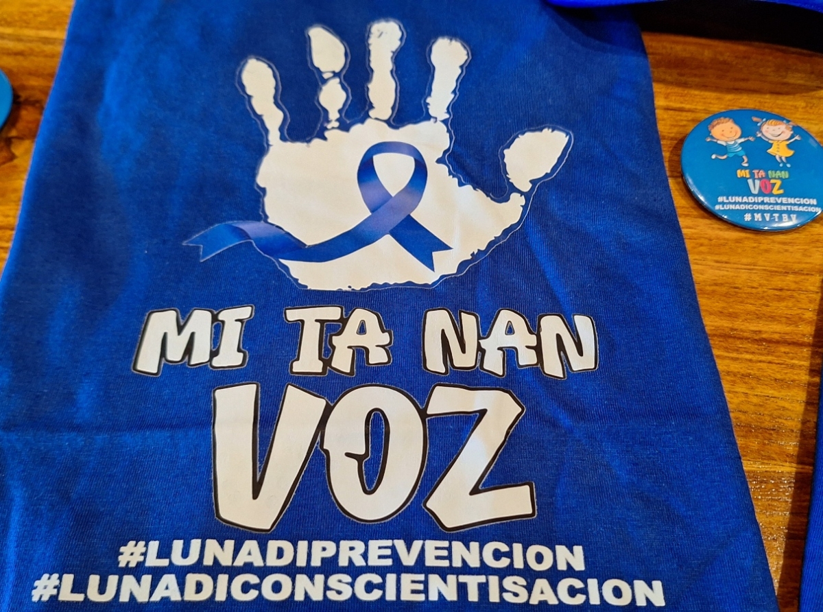 Fundacion “Mi voz ta Bo voz” ta pidi pueblo pa henter luna di April bisti na blauw pa simbolicamente concientiza y preveni