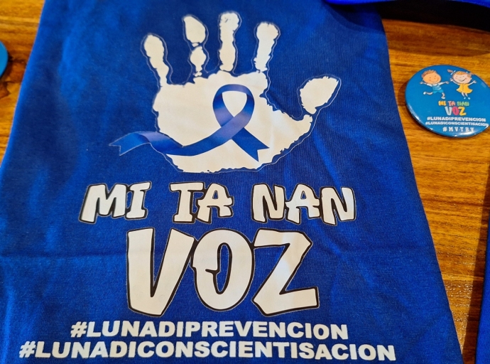 Fundacion “Mi voz ta Bo voz” ta pidi pueblo pa henter luna di April bisti na blauw pa simbolicamente concientiza y preveni