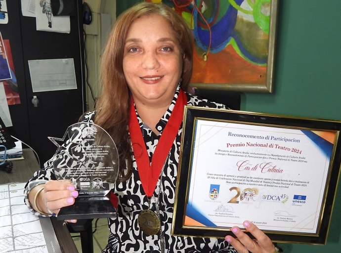 Vicky Arens a ricibi e premio di honor na nomber di Cas di Cultura