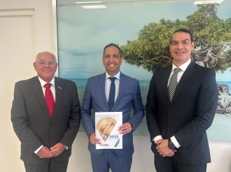 Cuenta anual di ImSan entrega na Minister di Salud Dangui Oduber