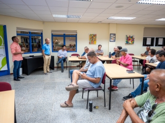 Minister Arends y su ekipo a presenta e maneho nobo di sector primario