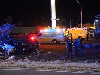 Dos señora a keda pega ora vehiculo a bolter riba Avenida Nelson Oduber