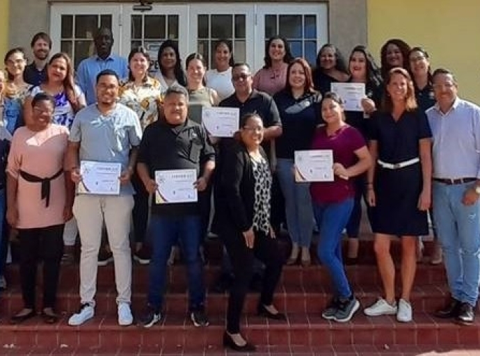 Profesionalnan den Salud Publico a participa na un Curso Basico di malesanan contagioso