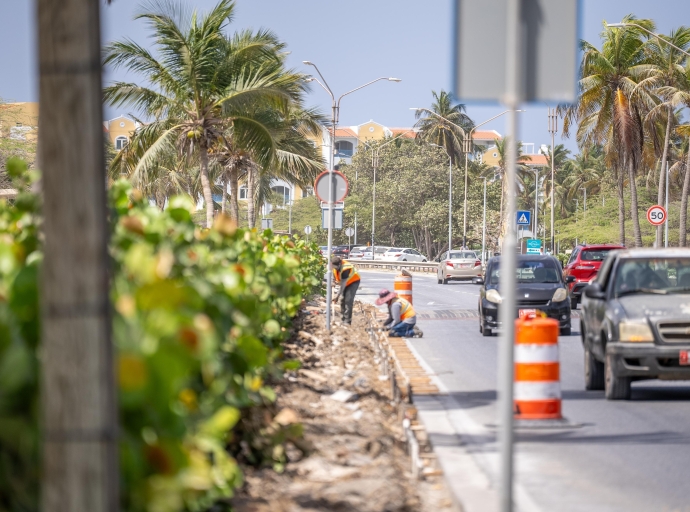 Progreso di embeyecimento di e Eagle Beach strip ta 5 avansando