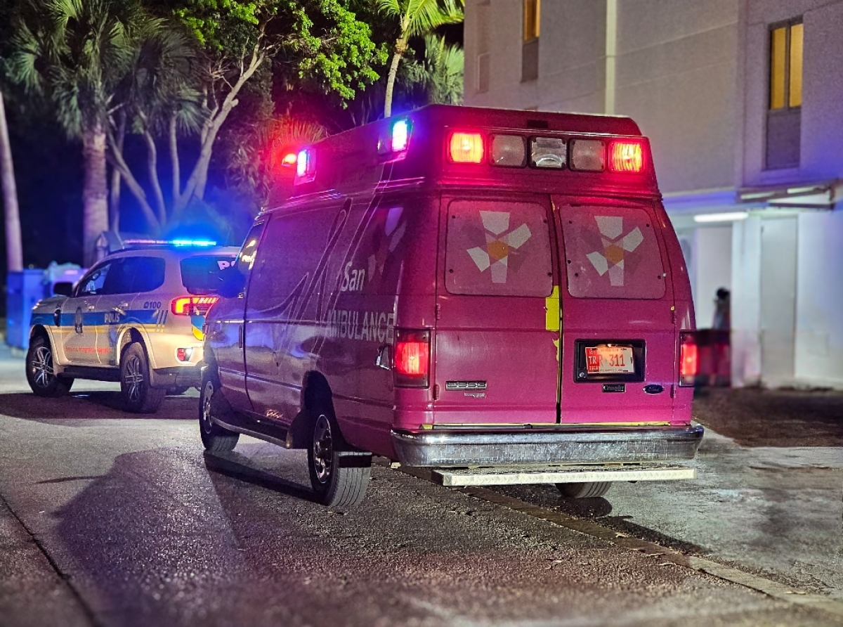 Ciudadano a wordo tira pa dos homber desconoci cerca di Wilhelmina Park