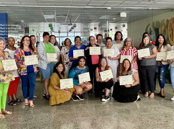 Grupo di profesionalnan a haya certificado pa e prome modulo di e curso 'Dominio di Idioma Papiamento'