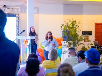 Encuentro di Ban Topa na Santa Cruz a conta cu un sala completamente yen