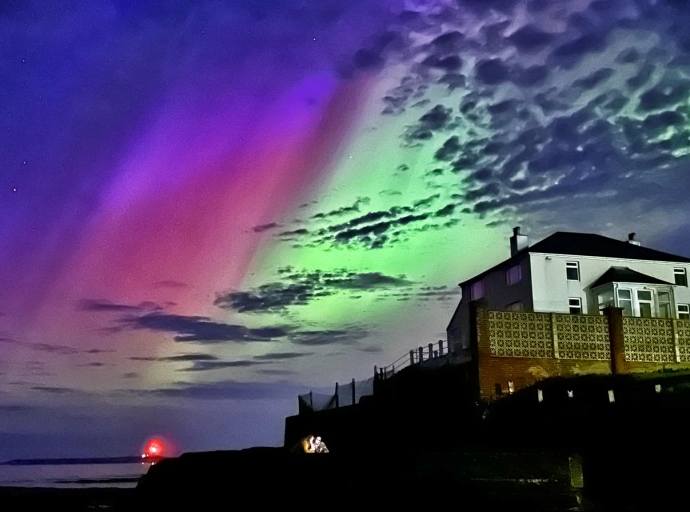 Auroranan boreal masha bunita a wordo mira na hopi pais debi na e tormenta solar den fin di siman