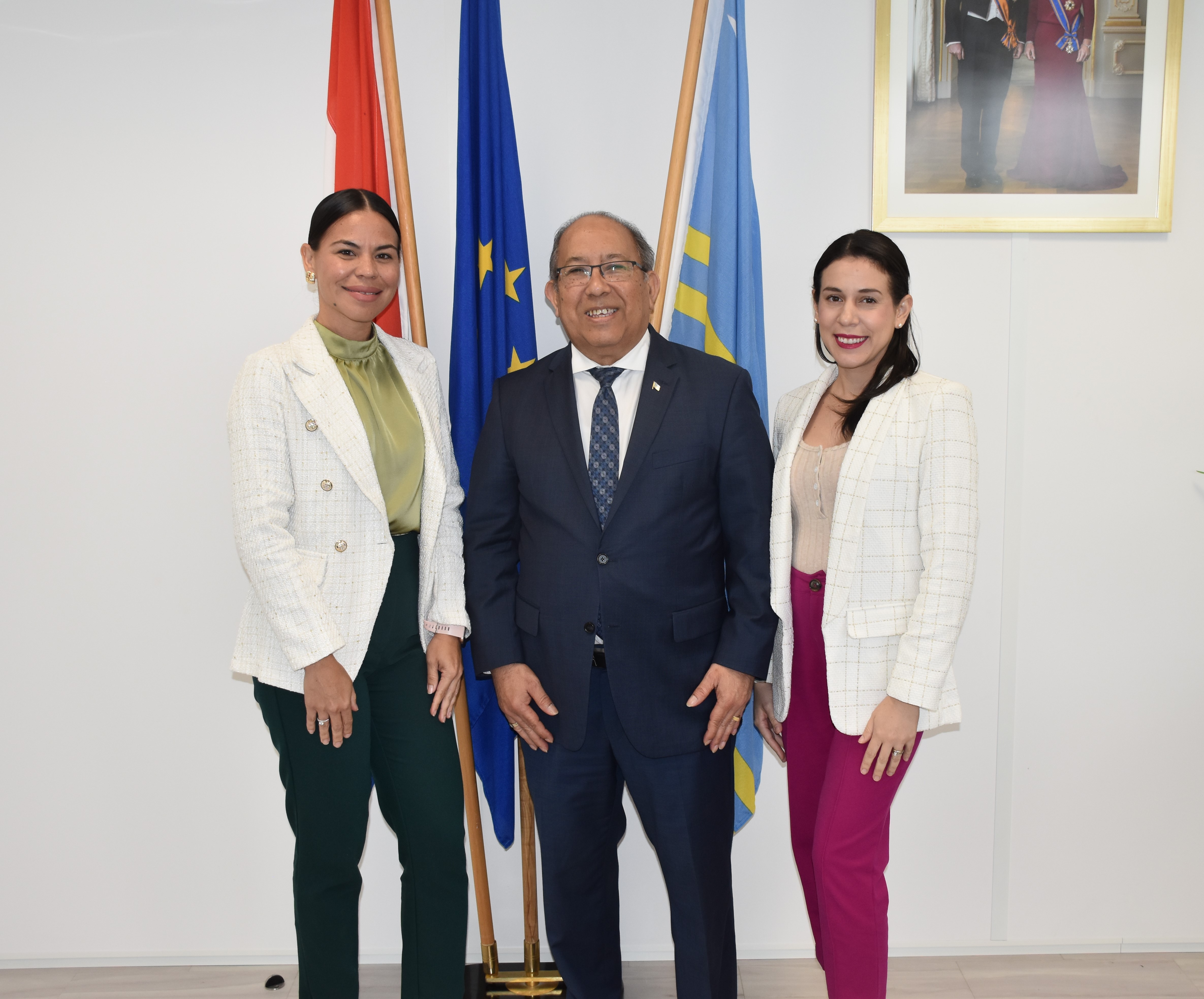 Delegacion di Marriott Aruba di bishita cerca Ministro Plenipotenciario Thijsen