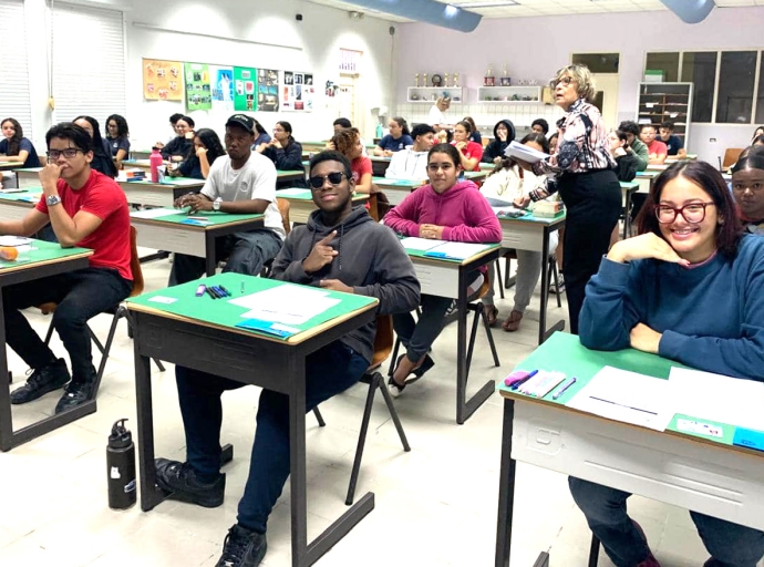 Prome siman di Examen a bay bon na Colegio Arubano