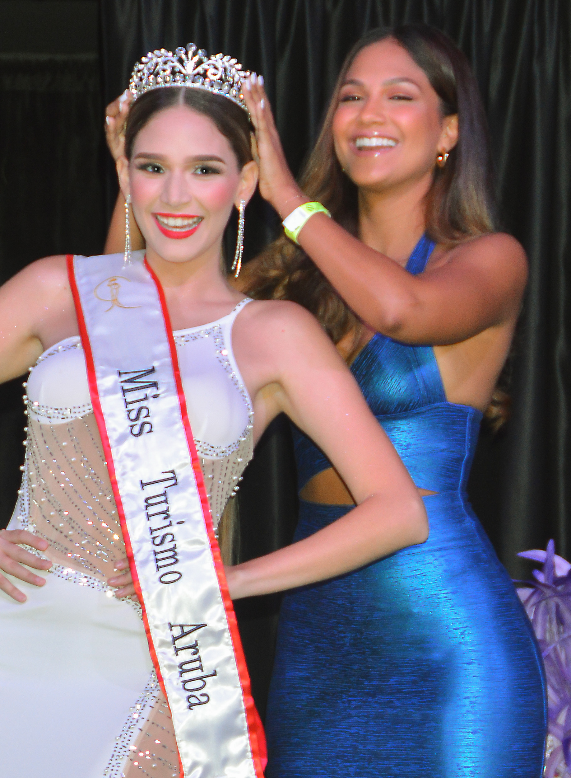 Gilari Carvillo corona como Miss Turismo Aruba 2024