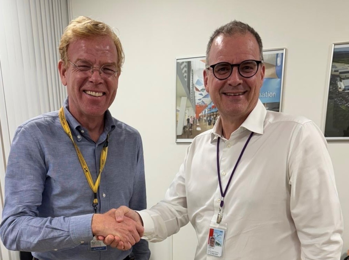 Joost Meijs a traspasa presidencia di Dutch Caribbean Cooperation of Airports pa Jonny Andersen