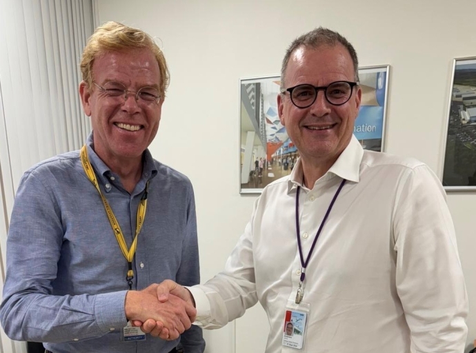 Joost Meijs a traspasa presidencia di Dutch Caribbean Cooperation of Airports pa Jonny Andersen