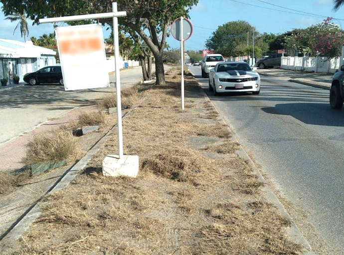 DOW ta pidi automobilistanan reduci velocidad ora tin trahadornan canto di caminda