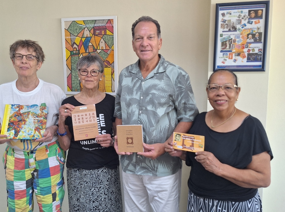 Anochi Literario na Biblioteca Nacional Aruba cu homenahe na Frida Winklaar-Domacassé