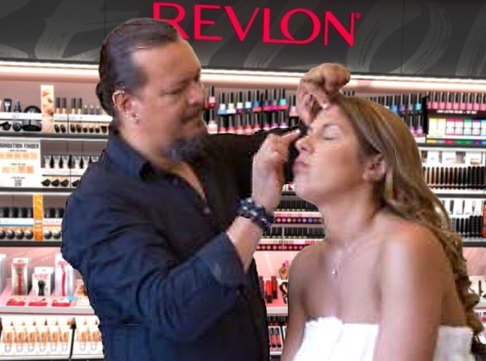 Andrew Curiel lo ta dunando tips balioso di makeup na Do It Center