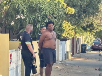 A detene supuesto bendedor di droga haciendo delivery service den Sero Patrishi