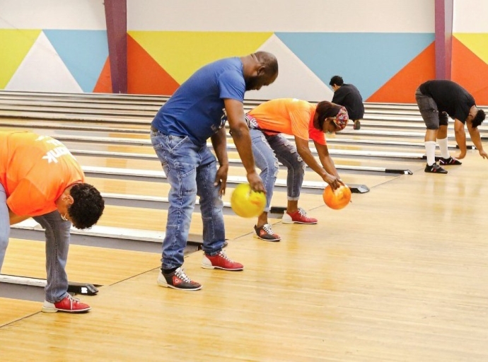 Aruba Marriott a organiza ‘crazy bowling’ pa su empleadonan