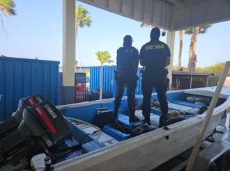 Wardacosta a detene dos persona yegando costa di Aruba cu droga y arma