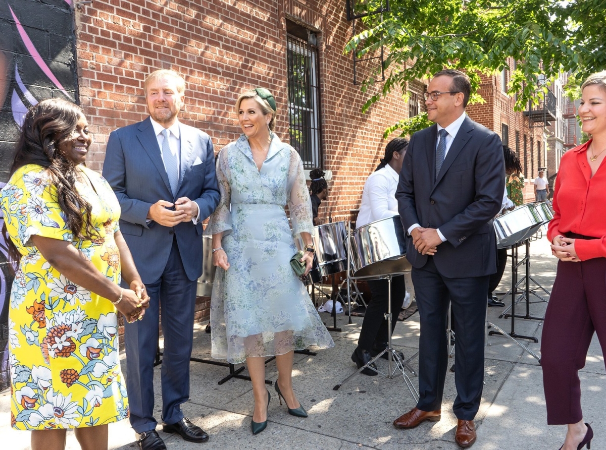 Minister Geoffrey Wever hunto cu delegacion di Pareha Real di bishita na 'Little Caribbean' na Brooklyn New York