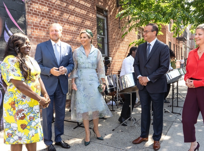 Minister Geoffrey Wever hunto cu delegacion di Pareha Real di bishita na 'Little Caribbean' na Brooklyn New York