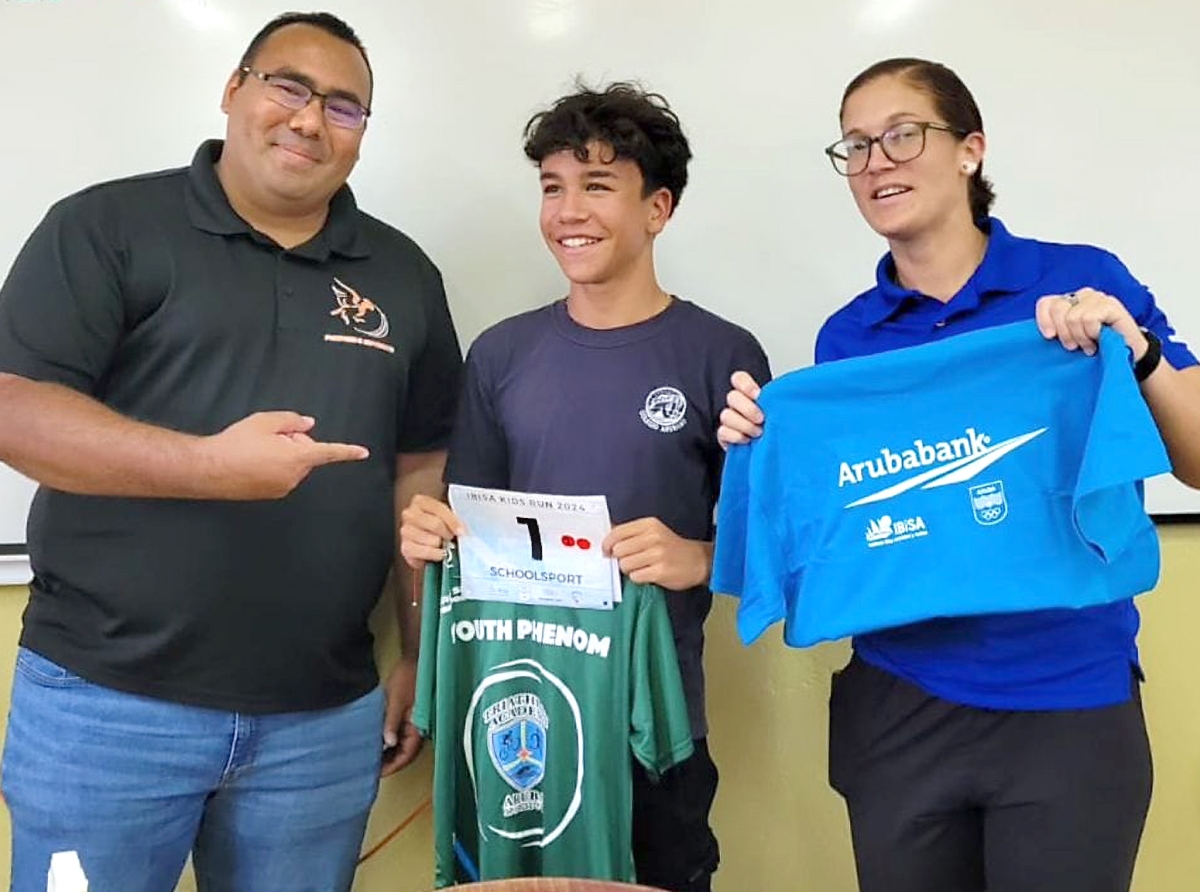 Sorpresa pa Dylan Giel durante les na Colegio Arubano