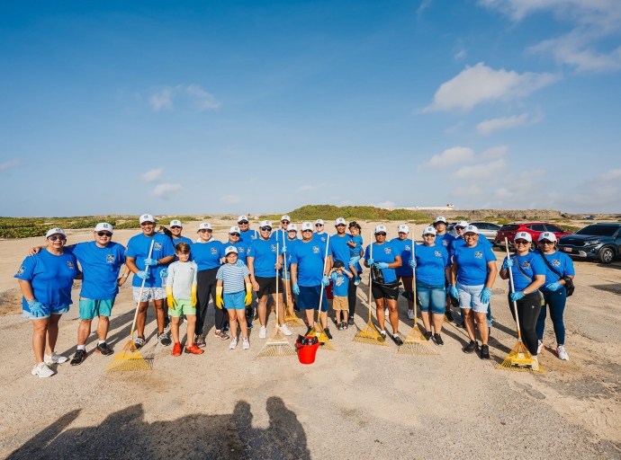 Dia di Medio ambiente y Dia di Oceano Mundial RBC Beach Clean-up a colecta 1.100 kilo di sushi