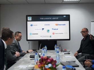 Delegacion di Aruba a reuni cu dos compania di logistica di Surinam