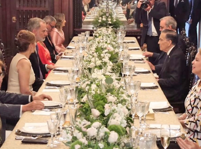 Prome Minister a atende e cena di despedida di presidente saliente di Panama