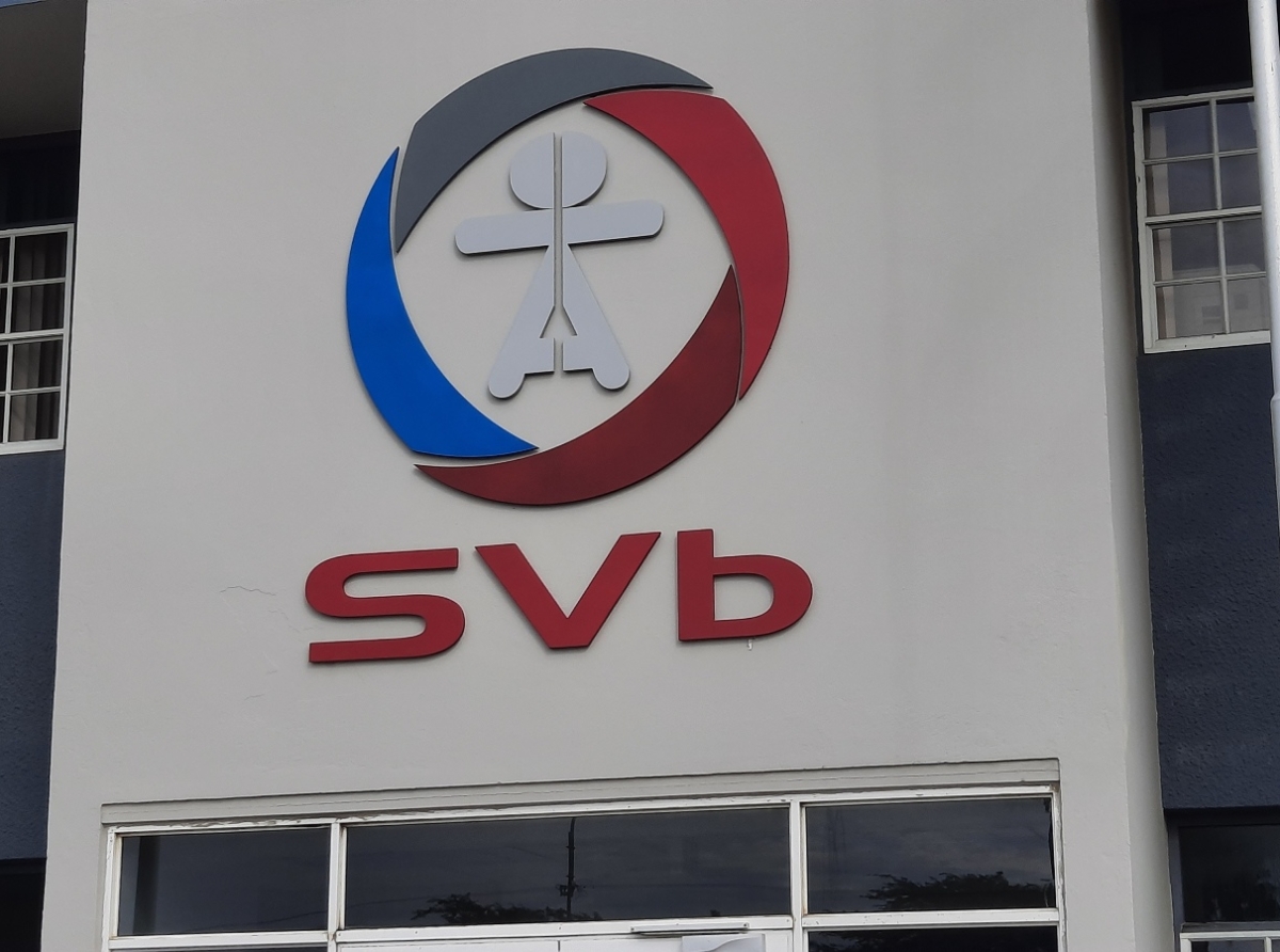 SVb a haci peticion pa duna dispensacion pa un persona por traha pa compania A y compania B