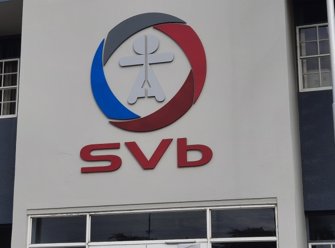 SVb a haci peticion pa duna dispensacion pa un persona por traha pa compania A y compania B