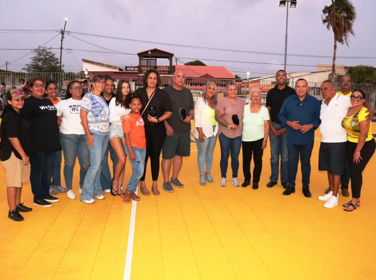 Despues di 32 aña a inaugura e cancha di basketball di Centro di Bario y Deporte Dakota