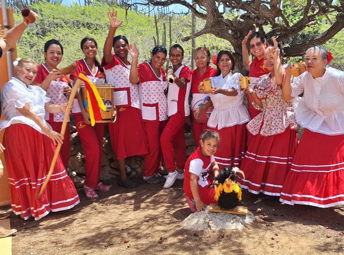 One Happy Island Lions Club a bishita Cas Paraiso