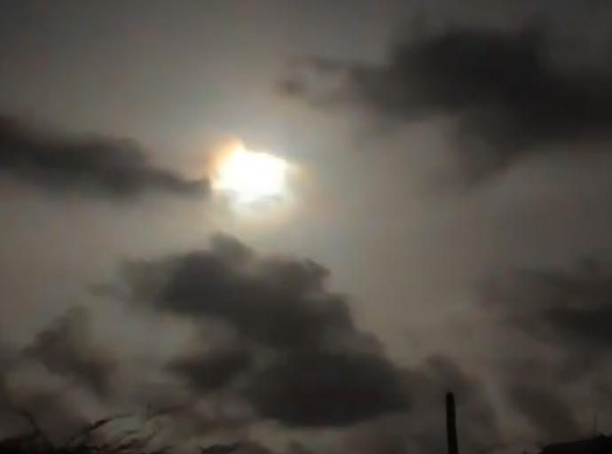 Bola di candela den cielo por ta sea meteoro grandi of resto di raket Falcon 9