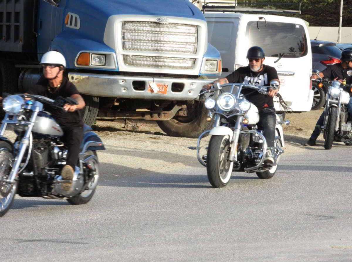 Shoco Legends Aruba Bike Club a tene un Sunset Ride