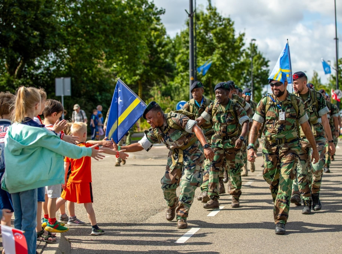 Militarnan di Caribe cu fenomenal prestacion na Vierdaagse di Nijmegen