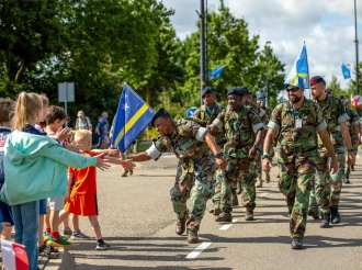 Militarnan di Caribe cu fenomenal prestacion na Vierdaagse di Nijmegen
