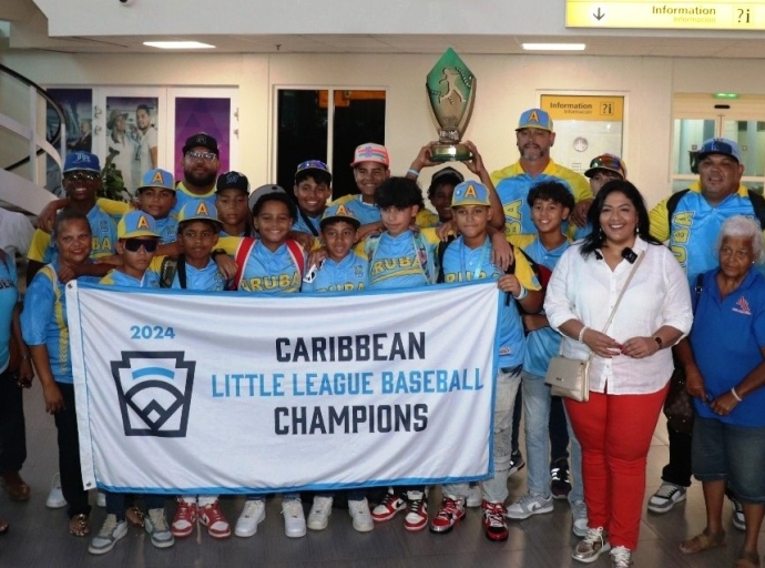 Minister Maduro a yama e Seleccion di Little League Aruba y Campeon di Caribe bon bini na airport