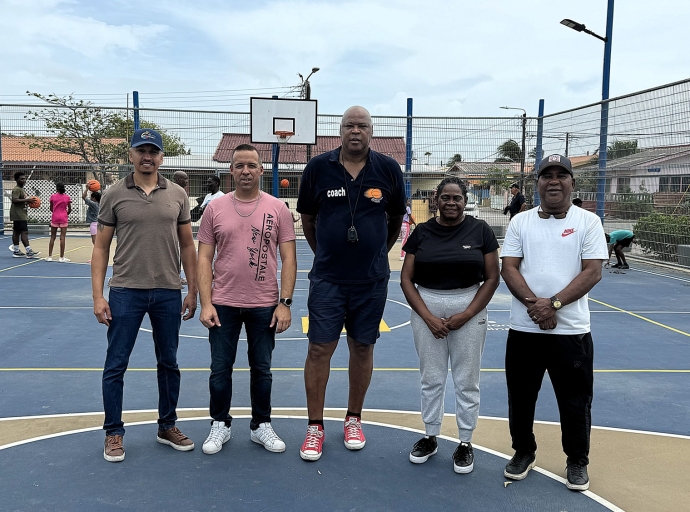 Hobennan di Aruba ta cordialmente invita pa participa den 'Ricardo Cooper Basketball Clinic'