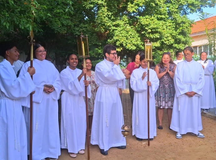 Seis hoben di Pastoral Hubenil Noord a ricibi nan alba bendiciona