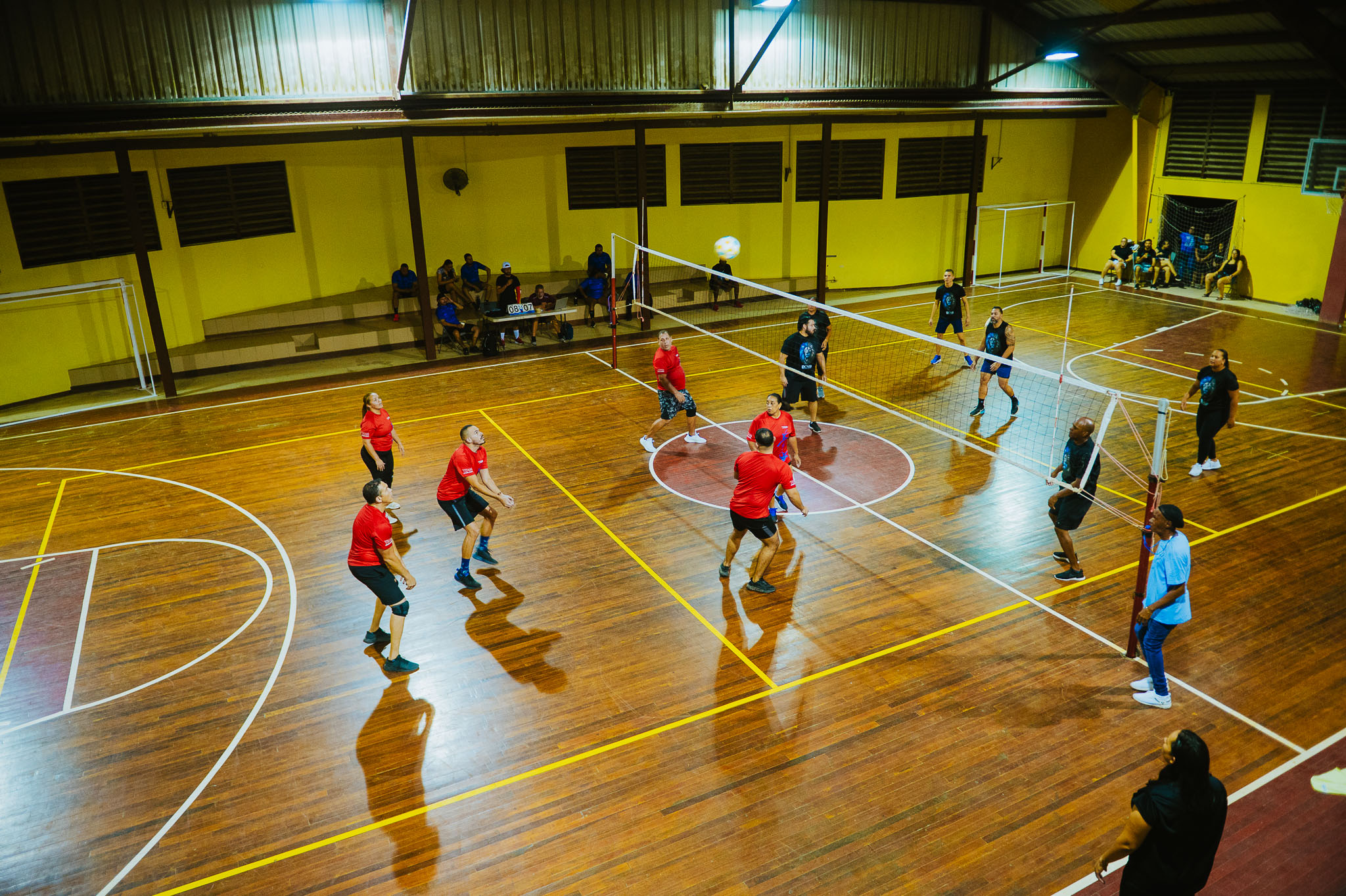 Aruba Bank su ekipo di volleyball a titula campeon di e torneo 5 Kamp