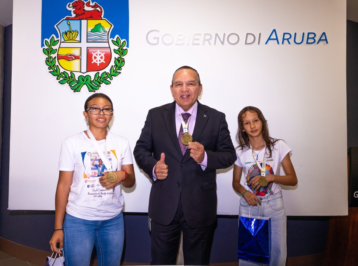 Minister di Deporte ta felicita e hobennan atleta Samantha y Pricilla Cardona cu a pone Aruba su nomber briya