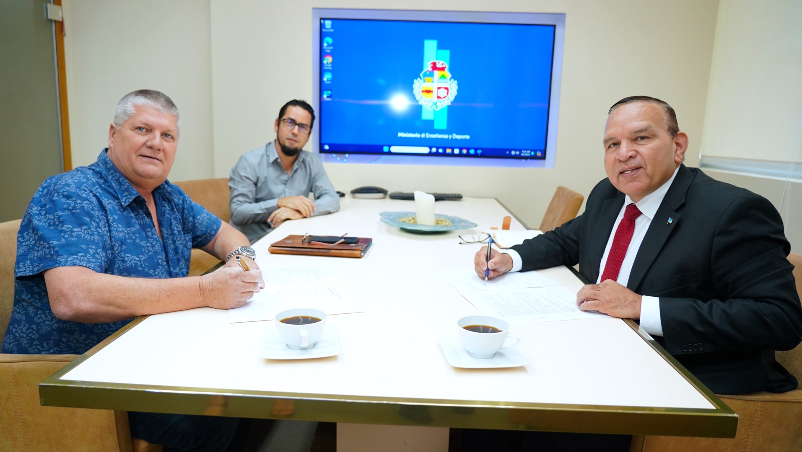 Bohama Aruba a entrega parti di trabao y e yabinan di Stadion Dakota