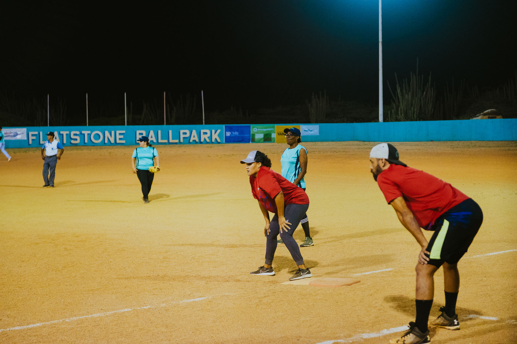 Ekipo di Aruba Bank ta contento di por participa den torneo di softball di 5 Kamp