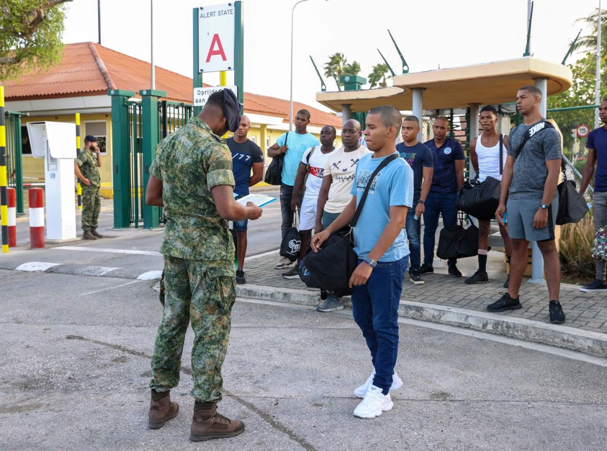 Prome Formacion Militar pa Militarnan di Caribe a cuminsa