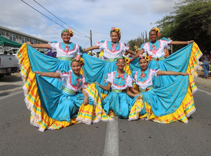 Tremendo Parada Folklore Cultural a dorna e caya den Bario Brasil